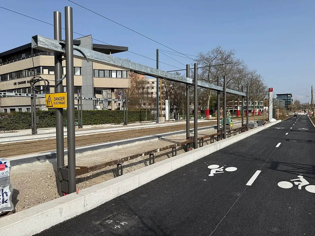 Le chantier de la station de tramway Port Édouard-Herriot, avenue Tony-Garnier, en mars 2026