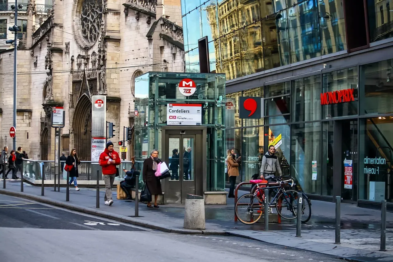 L’entrée de la station de métro Cordeliers, sur la Presqu’île de Lyon